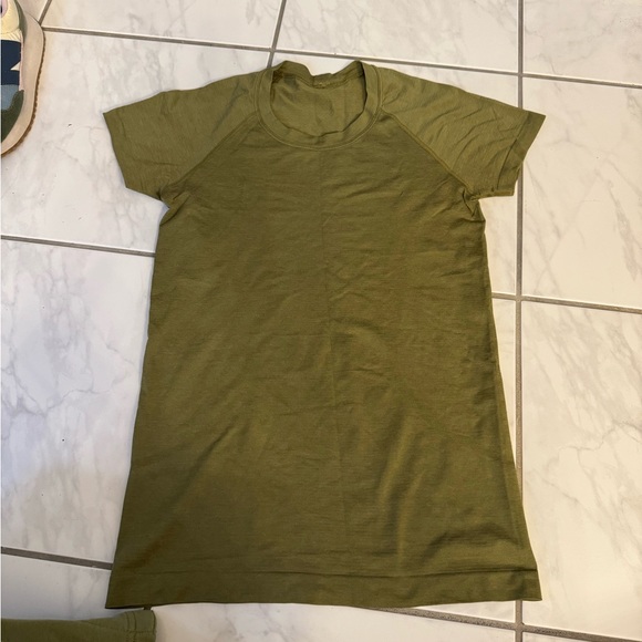 NWOT Green swiftly tech shirt - Picture 3 of 3